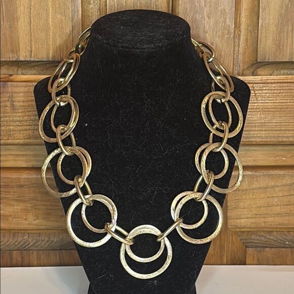 Large Gold Tone Metal Circle Link Statement Necklace 18” - Picture 1 of 3